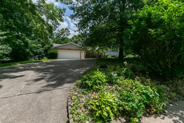 4 Vale CT, Moline, IL 61265