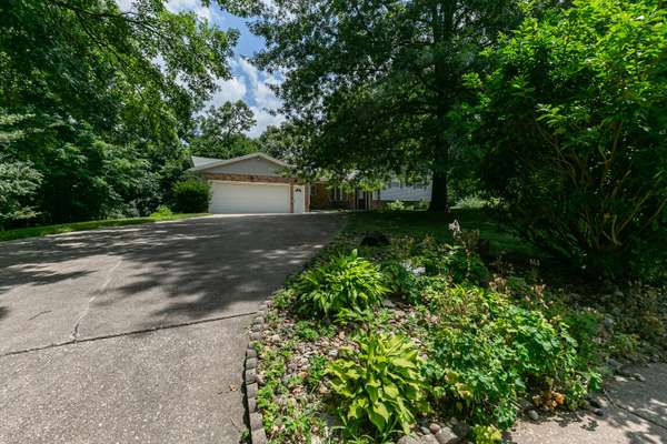 4 Vale CT, Moline, IL 61265