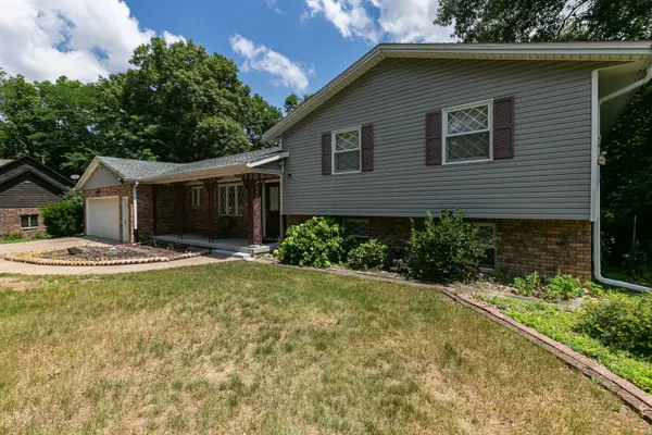4 Vale CT, Moline, IL 61265
