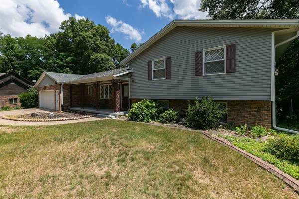 4 Vale CT, Moline, IL 61265
