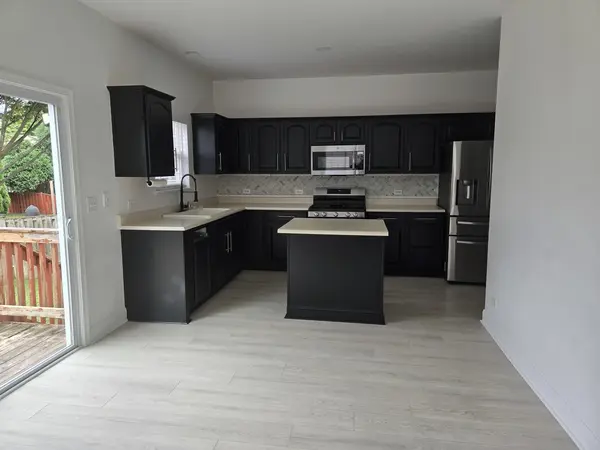 117 WOODLAND PARK CIR, Gilberts, IL 60136