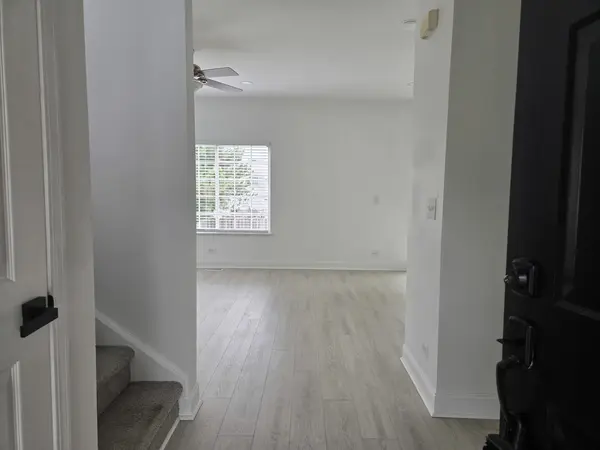 117 WOODLAND PARK CIR, Gilberts, IL 60136