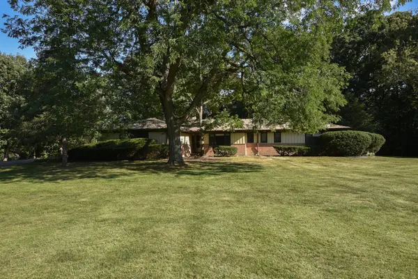 105 Lomond DR, Inverness, IL 60067
