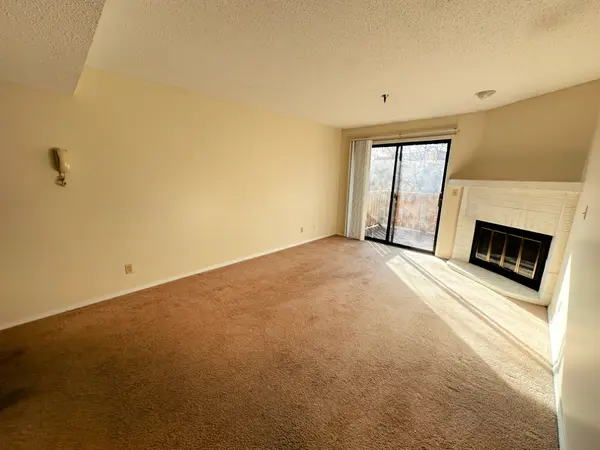 1340 Brook ST #M, St. Charles, IL 60174