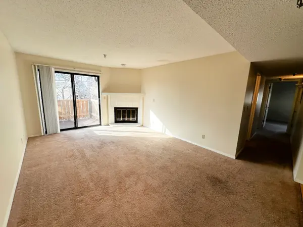 1340 Brook ST #M, St. Charles, IL 60174