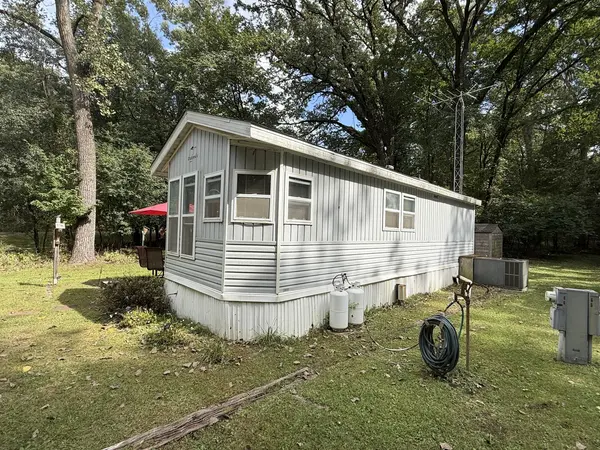 16-66 Woodhaven Lakes, Sublette, IL 61367
