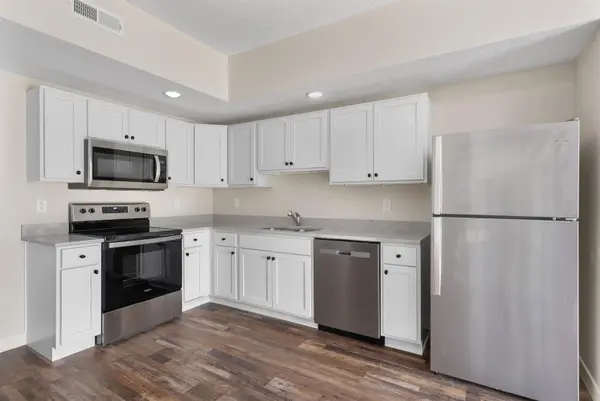 1176 Devils Glen RD #201, Bettendorf, IA 52722