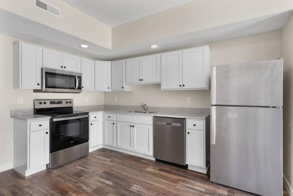1176 Devils Glen RD #201, Bettendorf, IA 52722