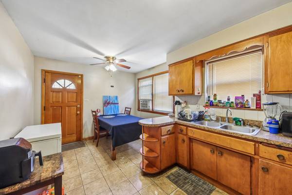 1324 N Laramie AVE, Chicago, IL 60651