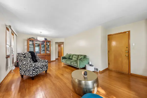 1324 N Laramie AVE, Chicago, IL 60651