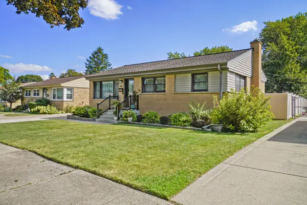 421 Vassar LN, Des Plaines, IL 60016