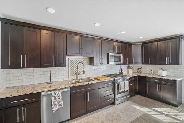 421 Vassar LN, Des Plaines, IL 60016
