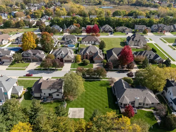 2914 Bristlecone DR, Schererville, IN 46375