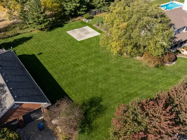 2914 Bristlecone DR, Schererville, IN 46375