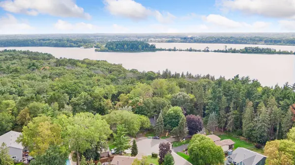 3921 Woodview CT, Vadnais Heights, MN 55127