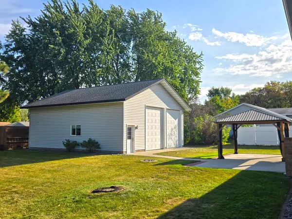 310 Highland ST W, Annandale, MN 55302