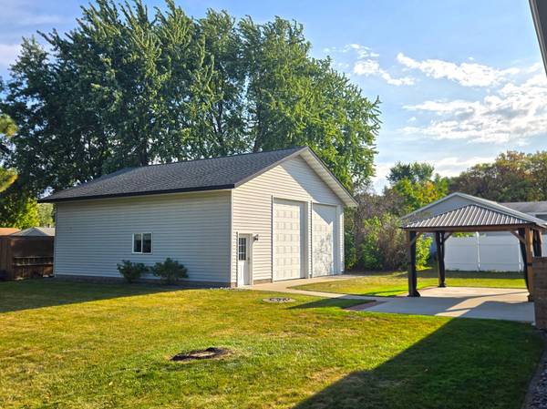 310 Highland ST W, Annandale, MN 55302