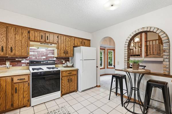 9974 Hemlock WAY, Maple Grove, MN 55369