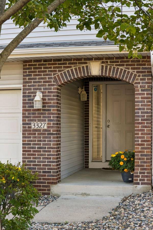 3327 Glynwater TRL NW, Prior Lake, MN 55372