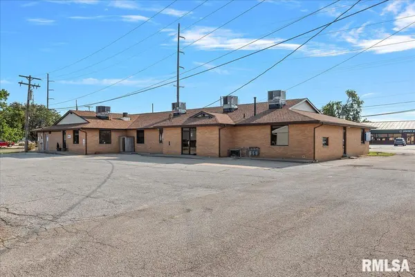 215-221 N MAIN ST, Chatham, IL 62629