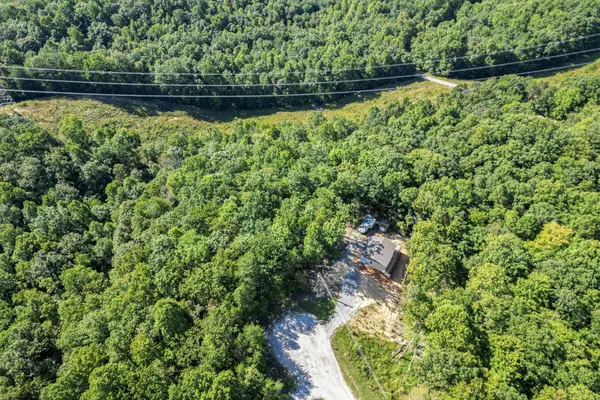 27 Tower Pl, Monterey, TN 38574