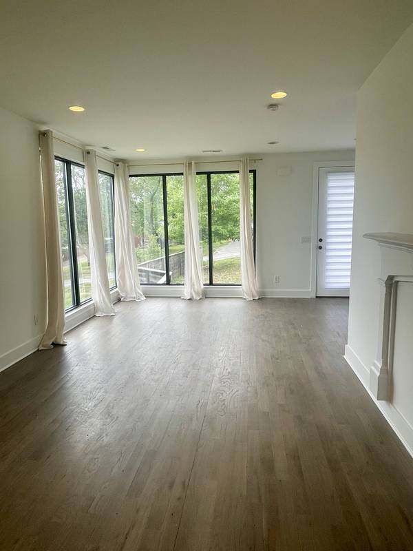233 Riverside Dr, Nashville, TN 37206