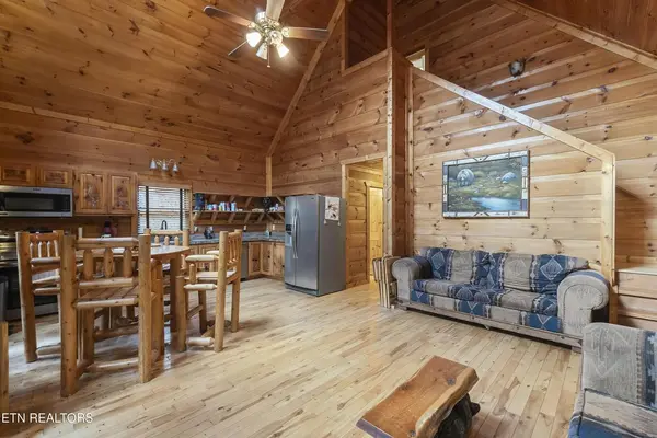 1107 Momma Bear Way, Sevierville, TN 37876