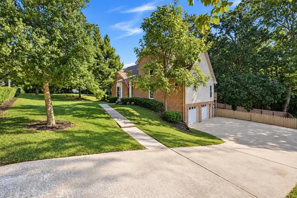 111 Vannoak Dr, Clarksville, TN 37043