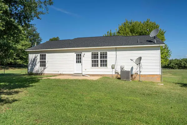 571 Burnetts RD, Chesnee, SC 29323