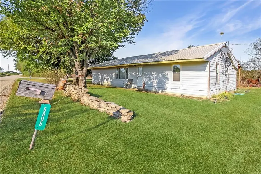 5005 Anderson RD, Coffeyville, KS 67337