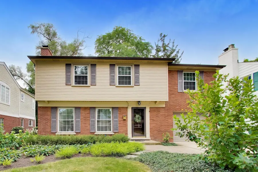 412 S Banbury RD, Arlington Heights, IL 60005