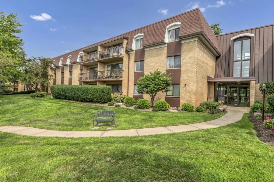 1103 N MILL ST #104, Naperville, IL 60563