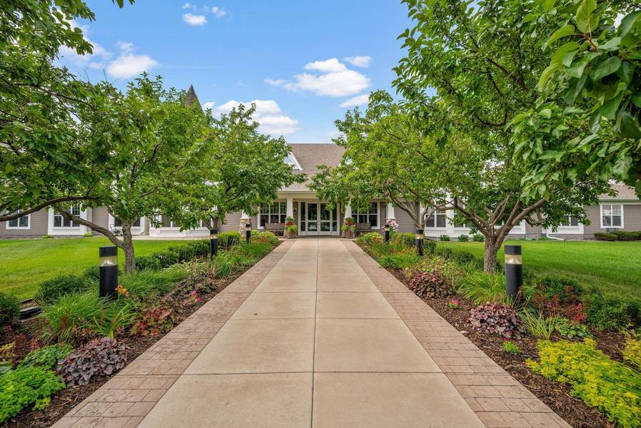 100 Clydesdale TRL #227, Medina, MN 55340