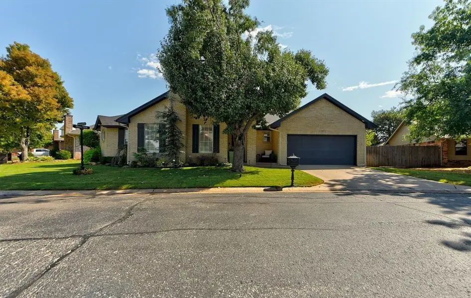 11900 Barrywood DR, Oklahoma City, OK 73120