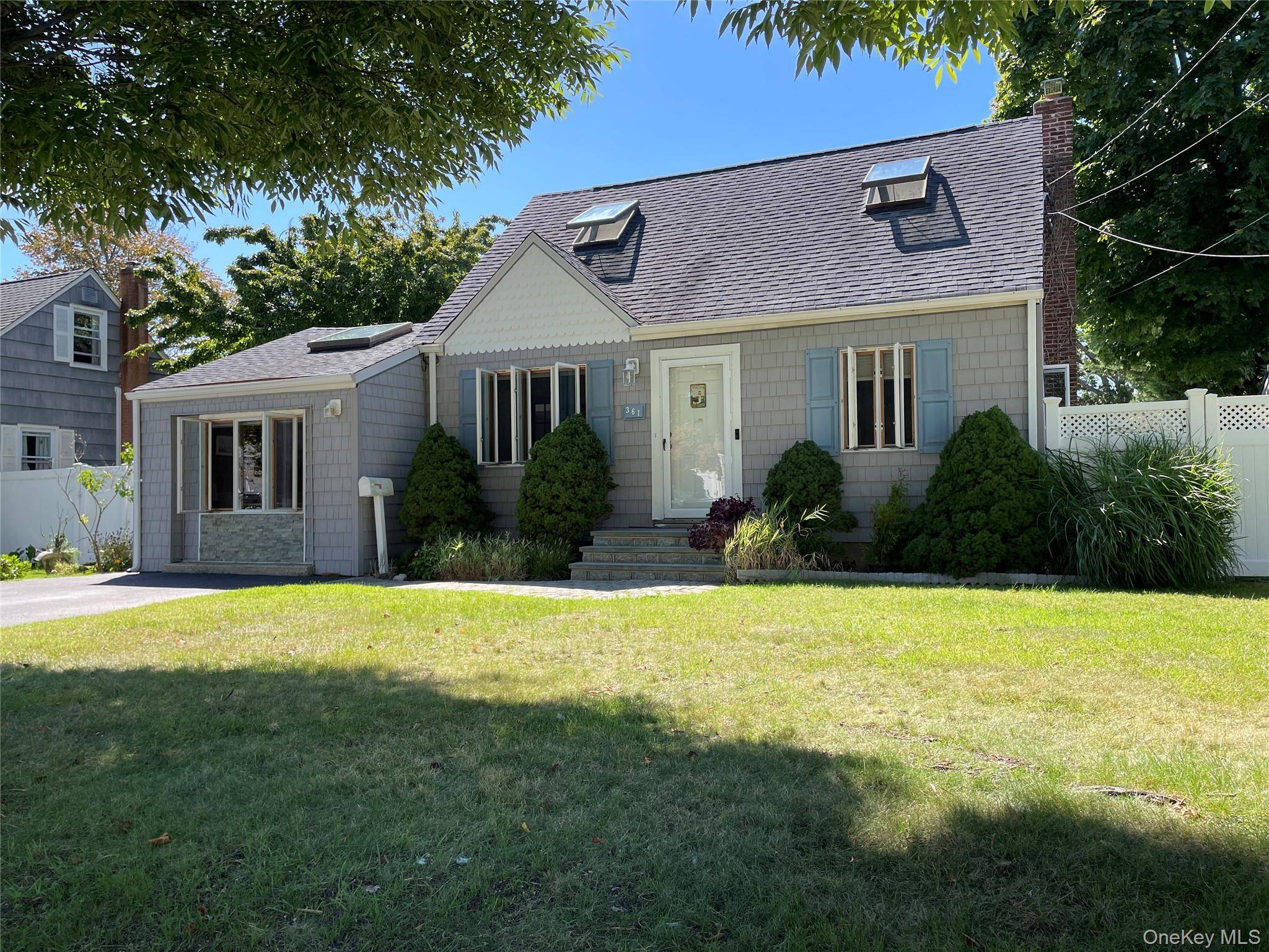 361 S Clinton AVE, Lindenhurst, NY 11757