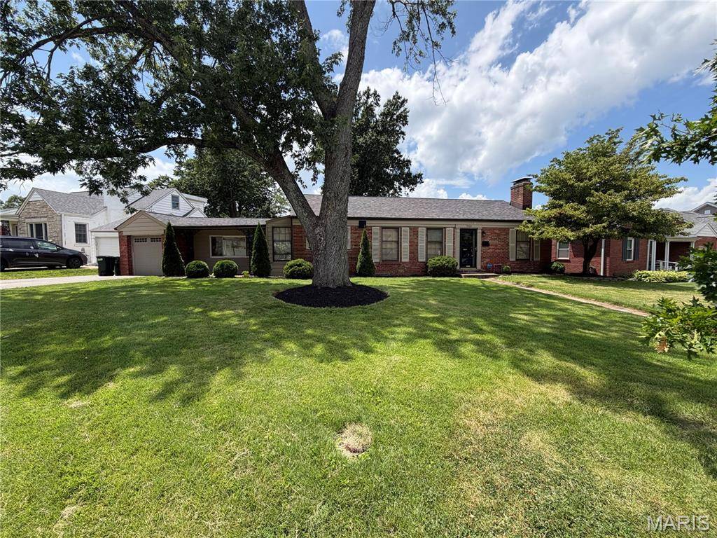 9360 Parkside DR, Brentwood, MO 63144