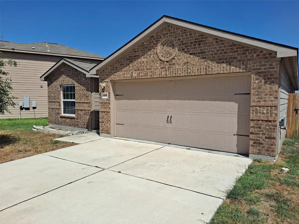 685 Yearwood LN, Jarrell, TX 76537