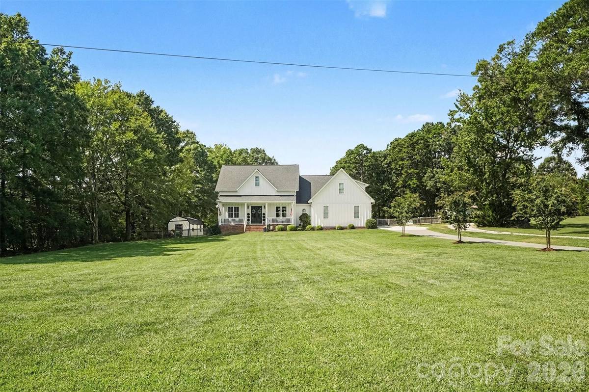 372 Linwood RD, Mooresville, NC 28115