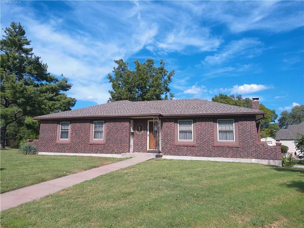3 East TER, Paola, KS 66071