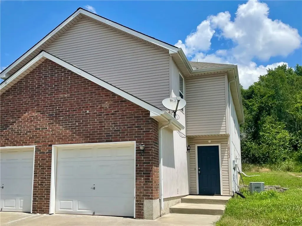 18502 E 3rd Street CT, Independence, MO 64056