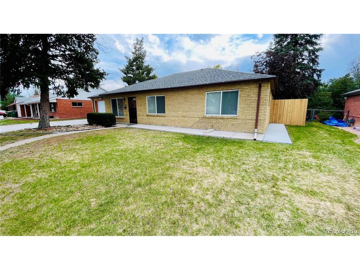 903 Quentin, Aurora, CO 80011