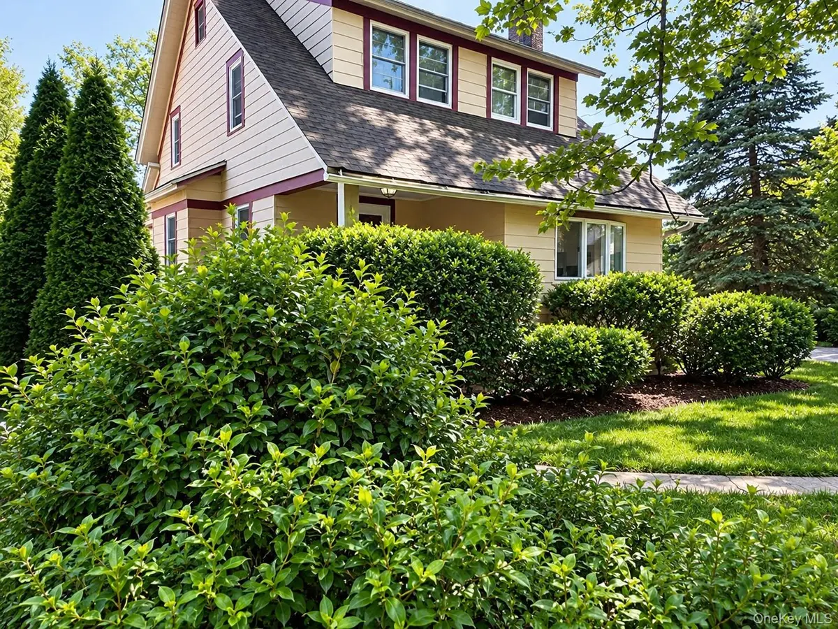 42 Sammis ST, Huntington, NY 11743