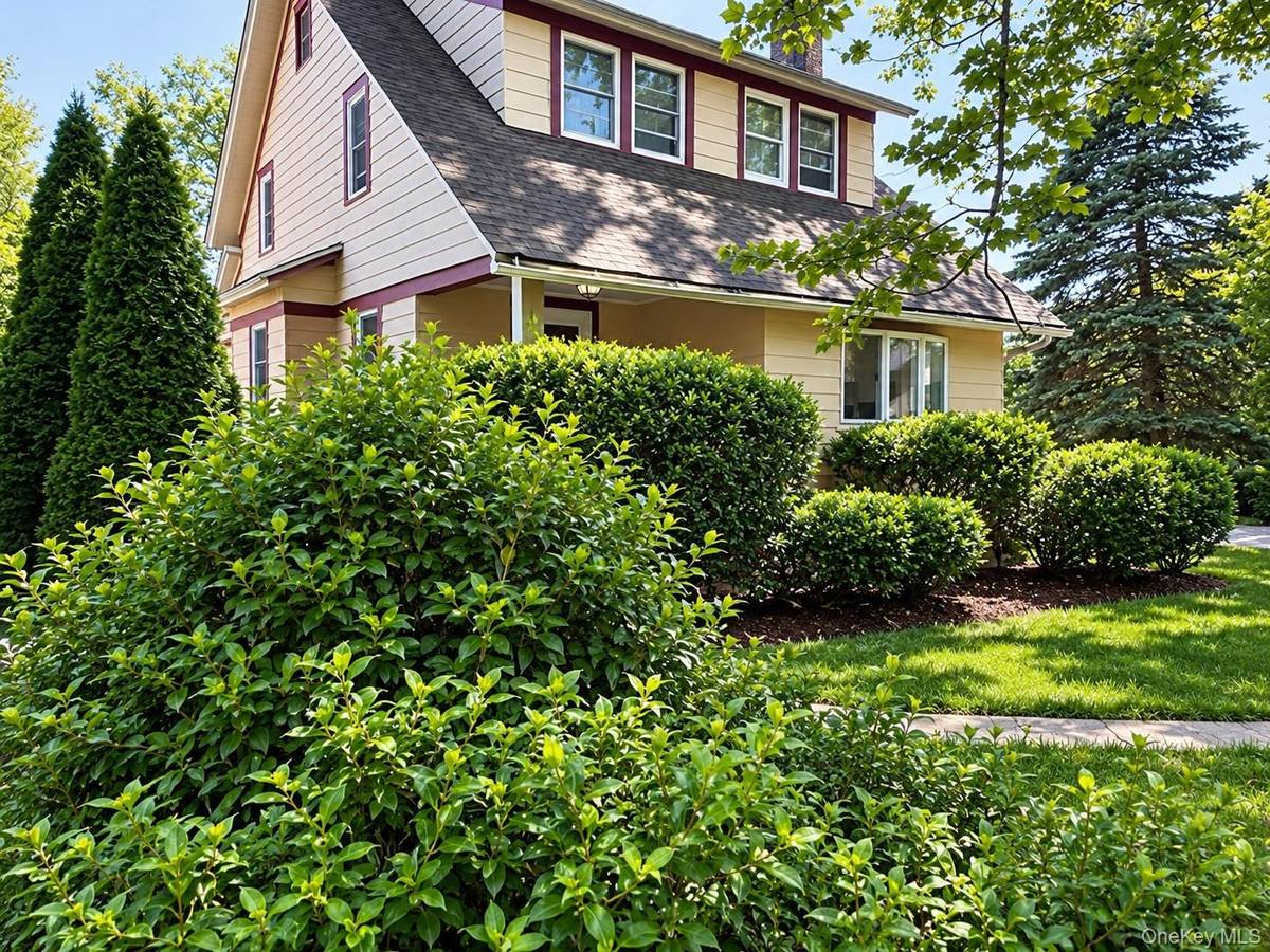 42 Sammis ST, Huntington, NY 11743