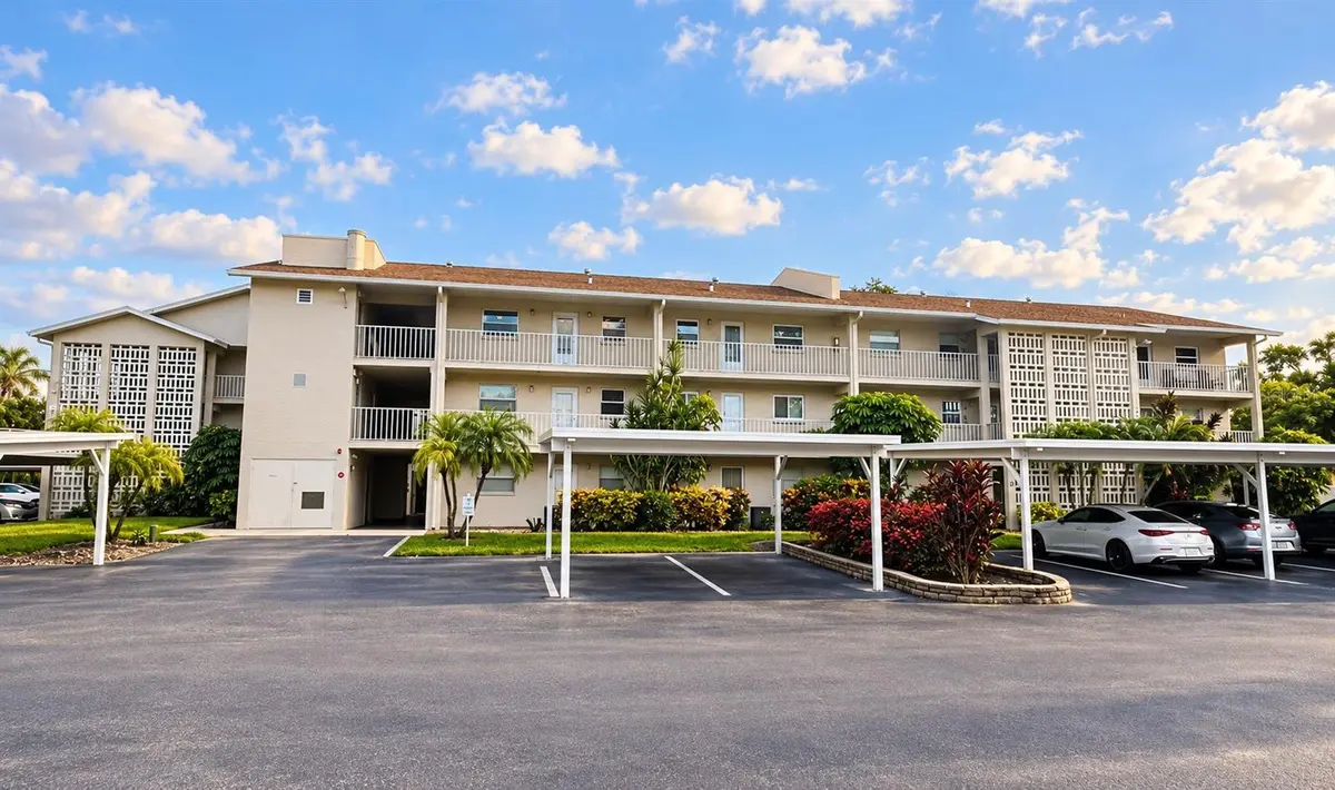 3981 MACEACHEN BLVD #330, Sarasota, FL 34233