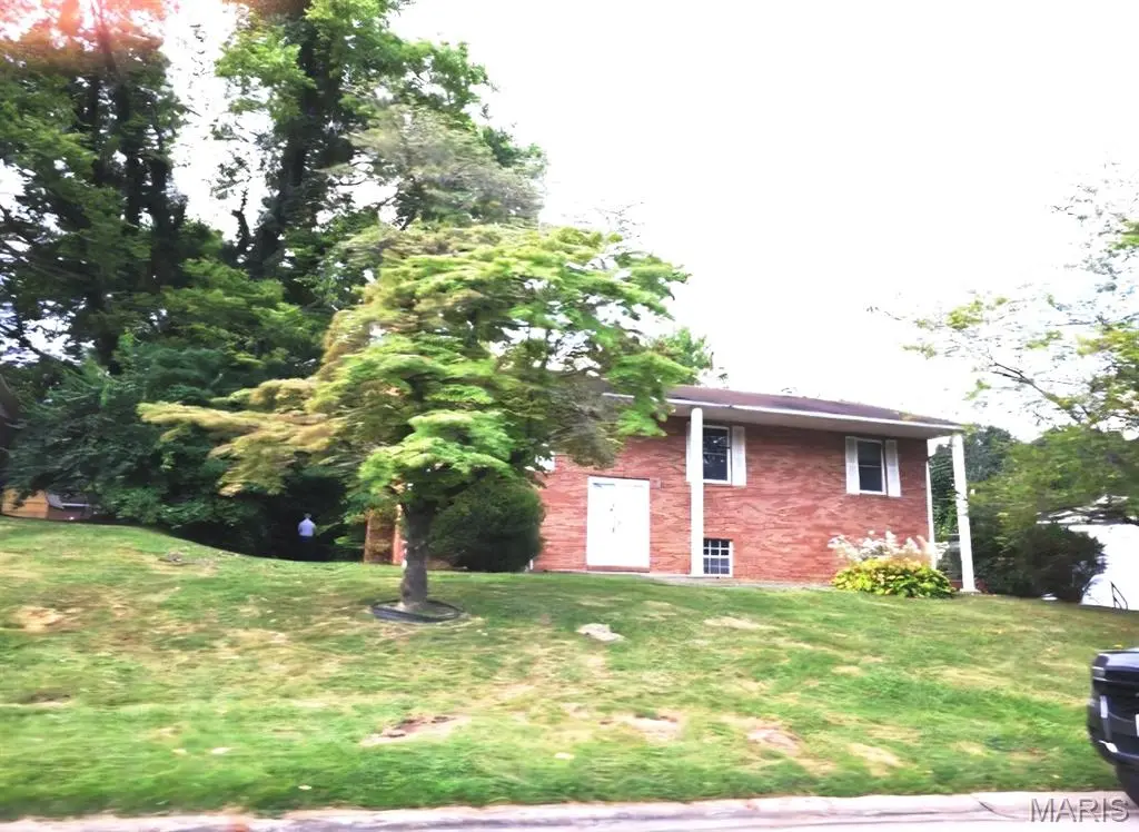 27 Matterhorn DR, Glen Carbon, IL 62034