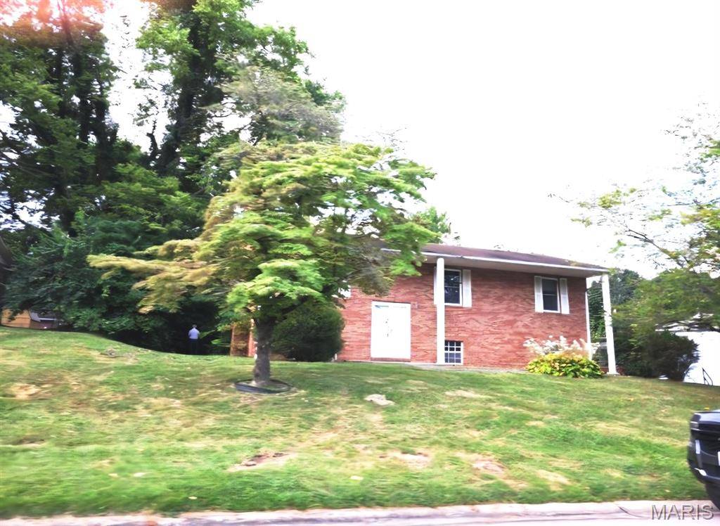 27 Matterhorn DR, Glen Carbon, IL 62034