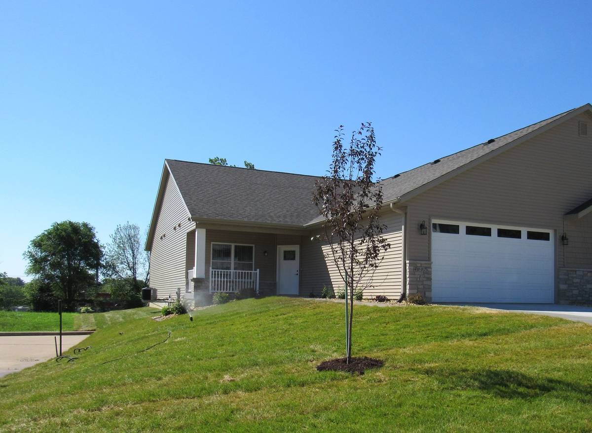 4007 Creek Hill DR #4007, Bettendorf, IA 52722