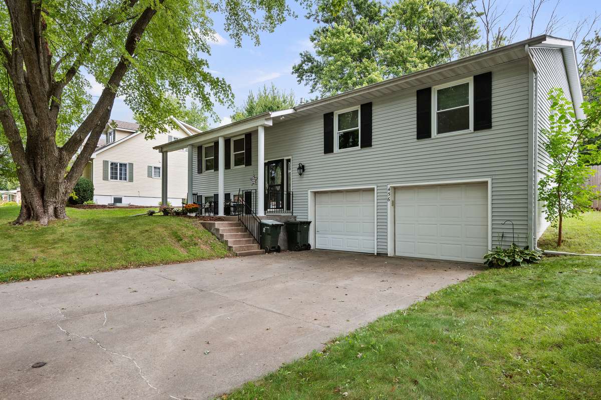 456 Oakwood PL, Geneseo, IL 61254