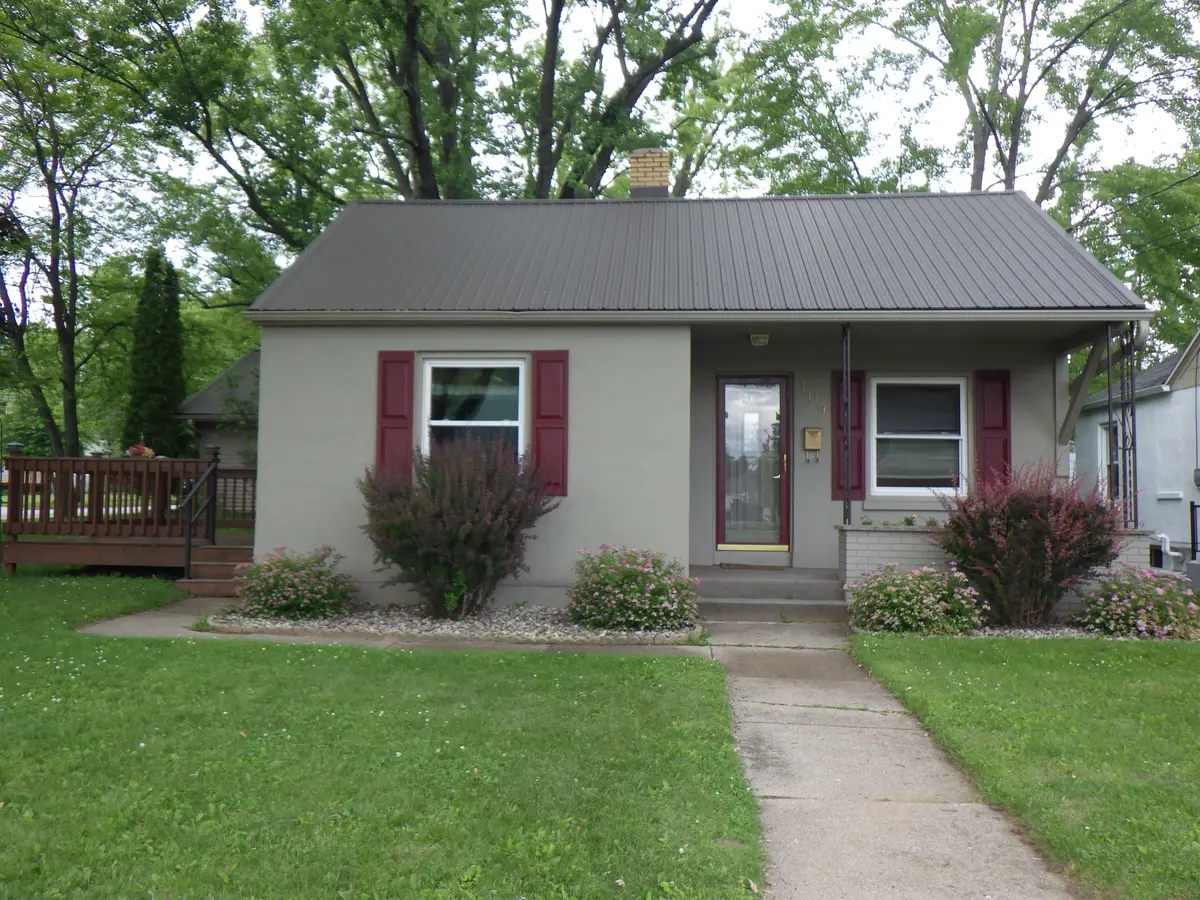 109 MCKINLEY AVE, Clintonville, WI 54929