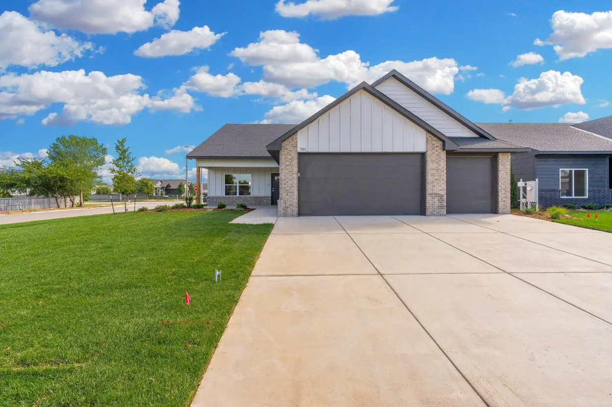 701 N Wheatland Ct, Wichita, KS 67235